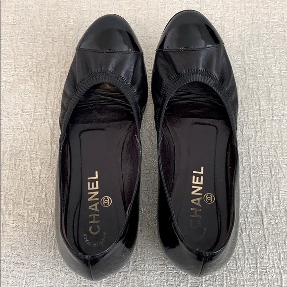 CHANEL BLACK LEATHER AND PATENT BALLET SLIPPERS - Picture 2 of 16